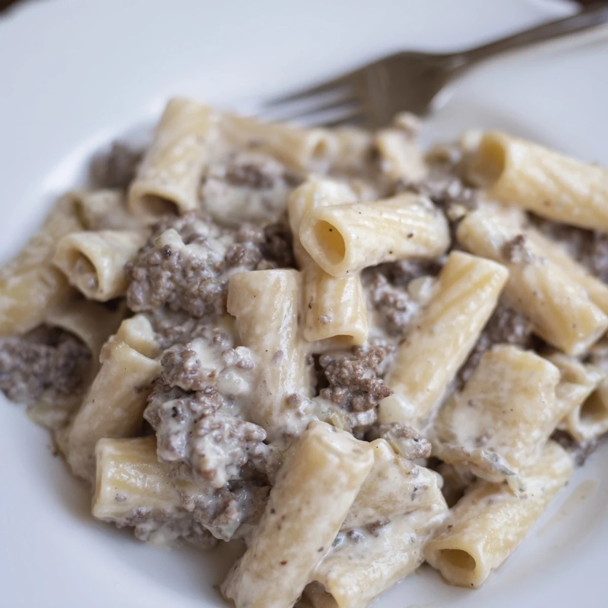 Rich and flavorful creamy horseradish beef rigatoni, a comforting pasta dish.