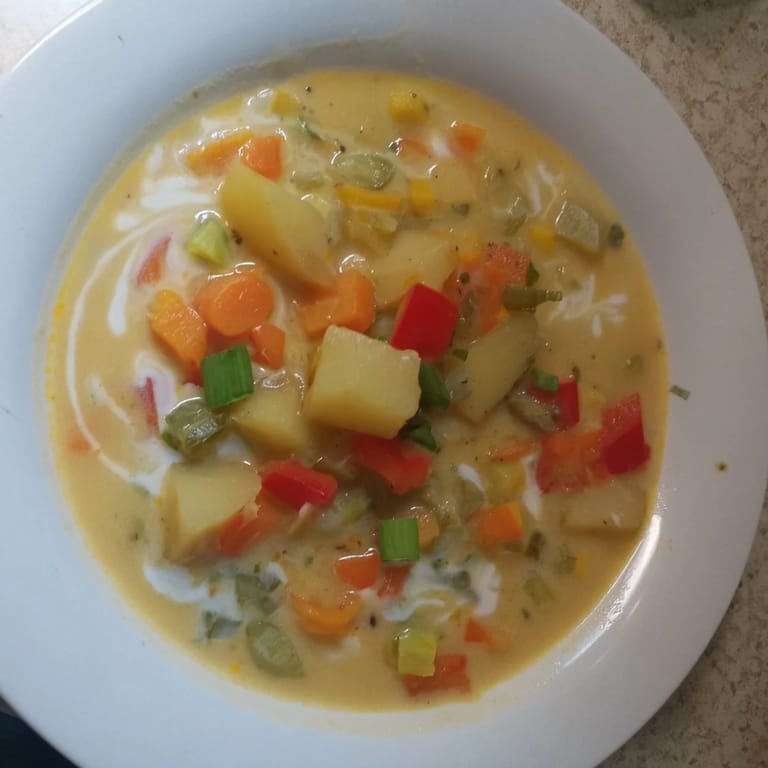 Enjoy a steaming bowl of Slow Cooker Cajun Potato Soup, perfect with crusty bread, ready to savor.