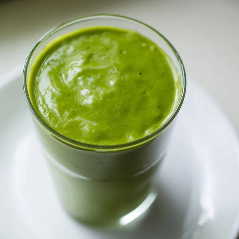 Vibrant Spinach Hidden Smoothie, a sweet concoction with frozen fruits hiding the healthy greens.